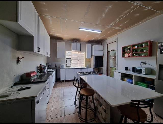 3 BEDROOM HOUSE FOR SALE IN NEWLANDS